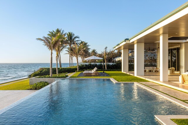 1160 S Ocean Blvd, Manalapan, FL 33462 - view of pool featuring a water view, an infinity pool, and a yard