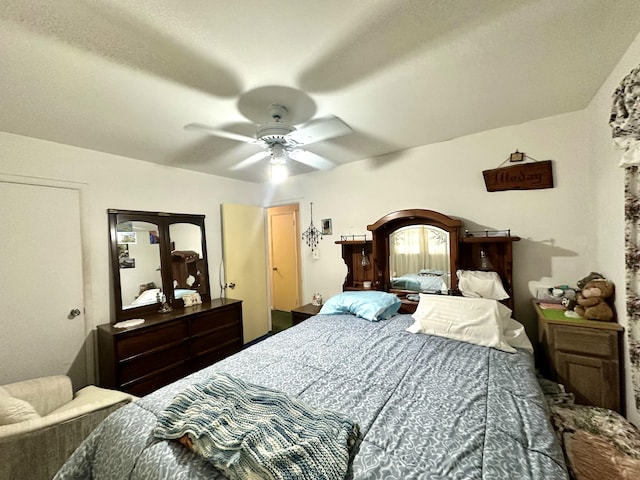 bedroom with ceiling fan