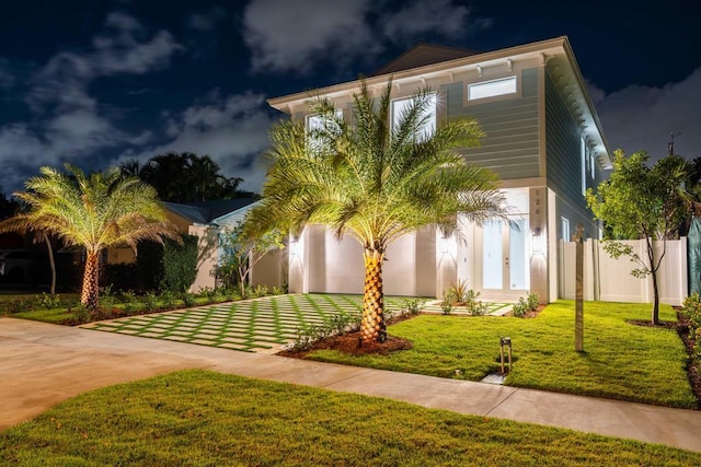 view of front of home featuring a front yard