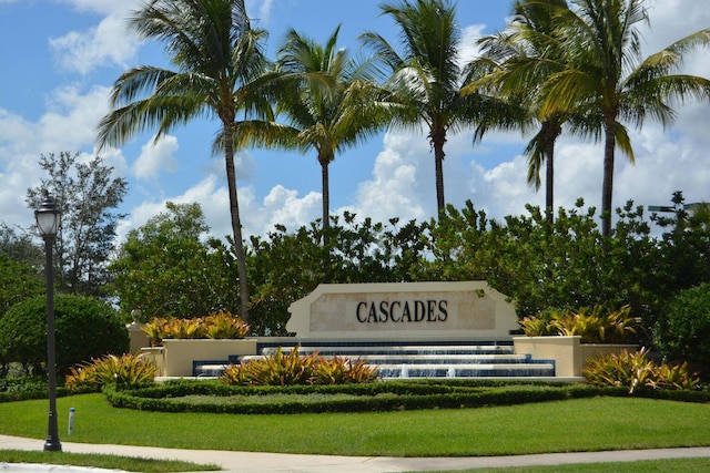 community sign featuring a lawn