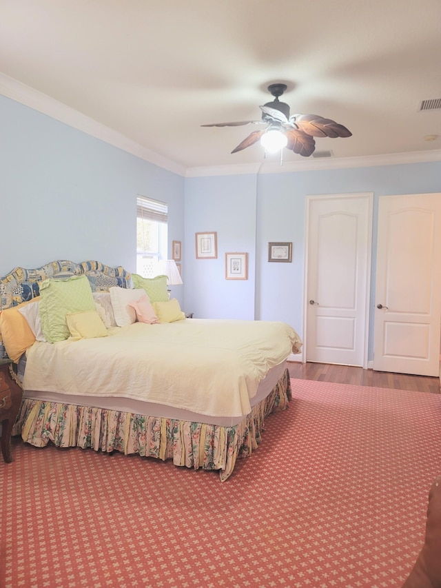 bedroom with visible vents, ornamental molding, and a ceiling fan