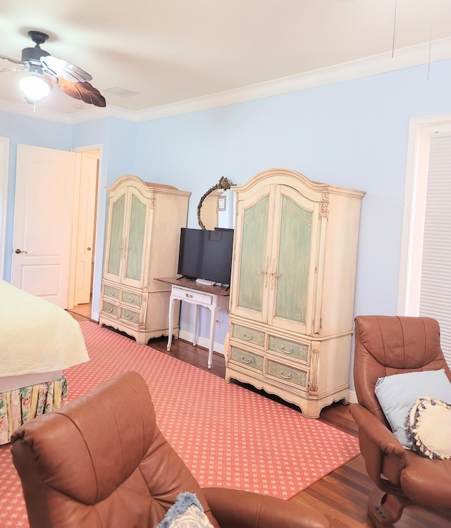 living area featuring crown molding, wood finished floors, and ceiling fan