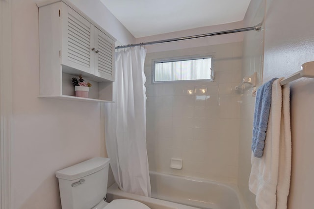 bathroom featuring toilet and shower / bath combo with shower curtain