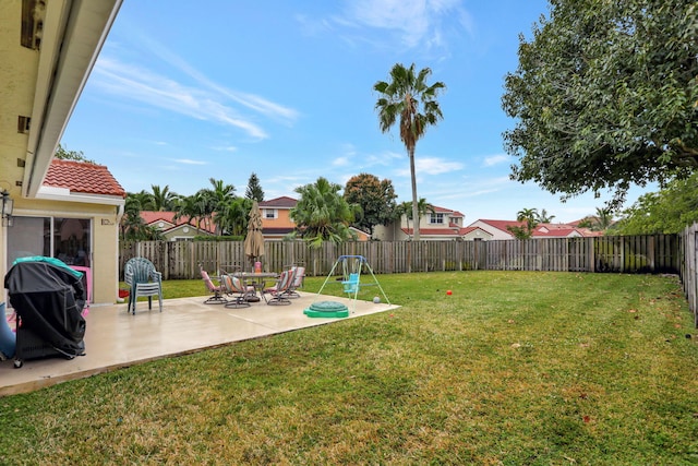 view of yard featuring a patio area