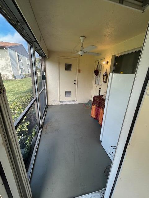 sunroom / solarium with ceiling fan