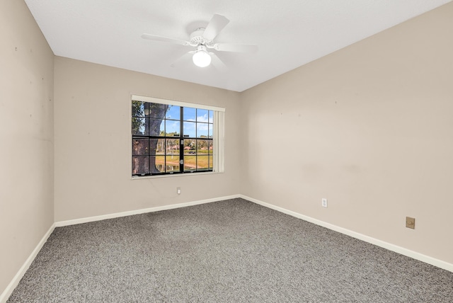 carpeted empty room featuring ceiling fan