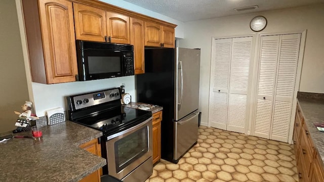 kitchen featuring stainless steel appliances and a textured ceiling