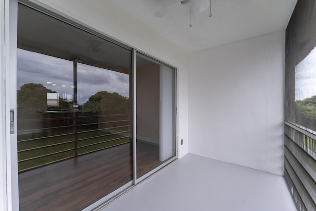 balcony featuring ceiling fan