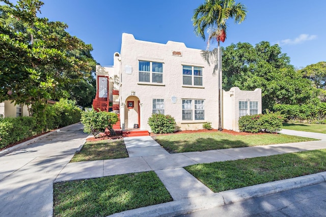 view of front of home with a front lawn