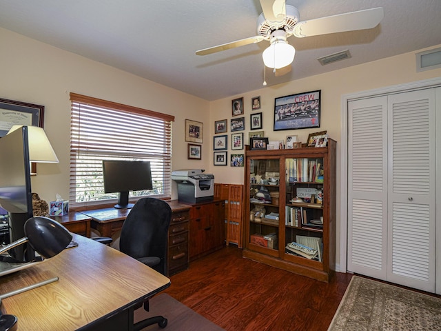 office area with dark wood-type flooring and ceiling fan