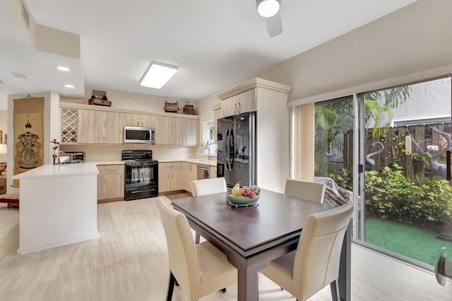 dining space with ceiling fan