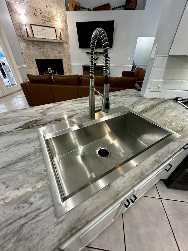 details featuring sink and a fireplace