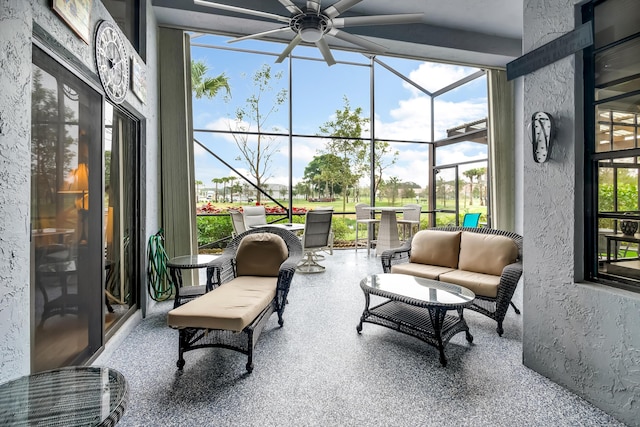 sunroom with ceiling fan