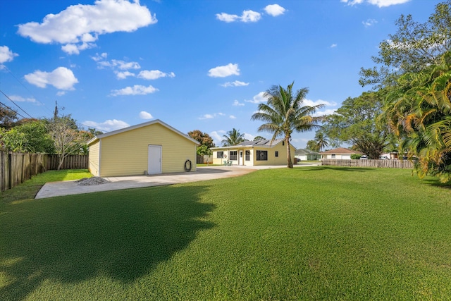 view of yard with a patio area