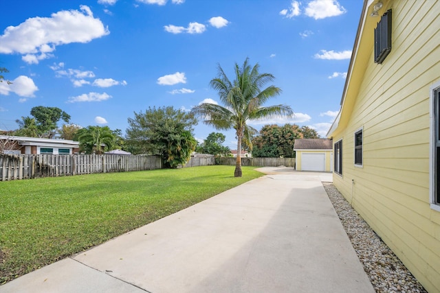 view of yard with a patio