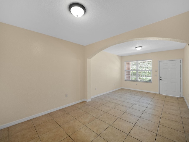 unfurnished room featuring light tile patterned flooring