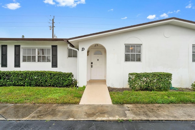 ranch-style home with a front lawn