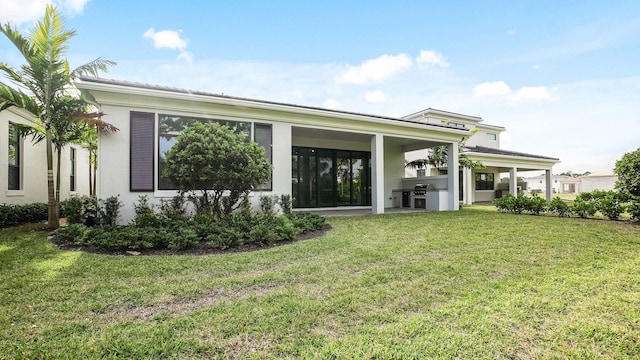 back of house featuring a lawn