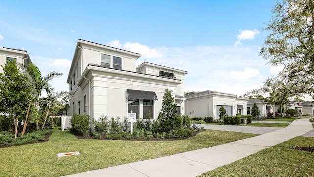 view of front of property featuring a front lawn