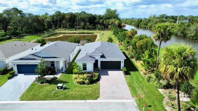 bird's eye view with a water view