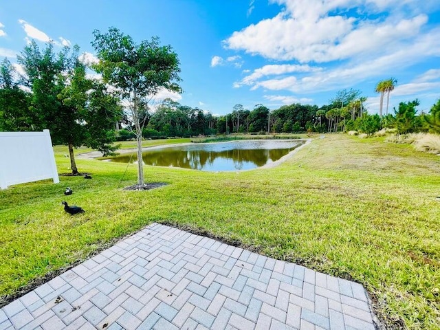 view of yard featuring a water view