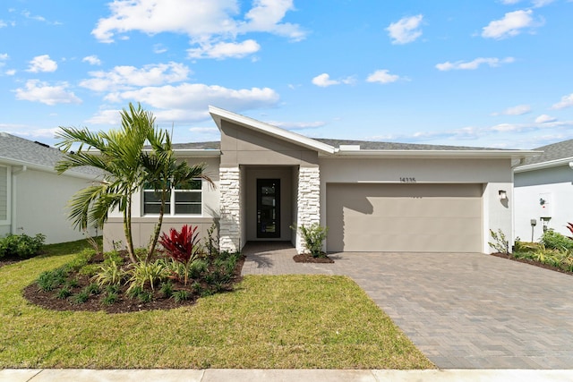 view of front of home featuring a garage and a front yard