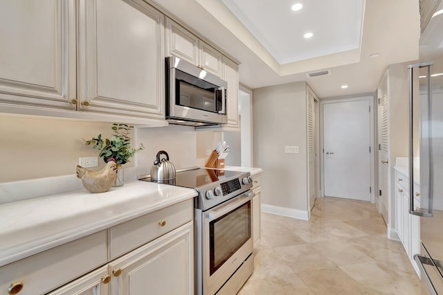 kitchen featuring recessed lighting, stainless steel appliances, visible vents, baseboards, and light countertops