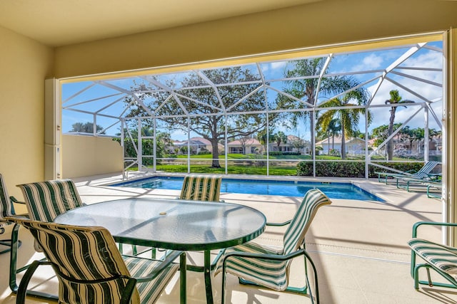 view of swimming pool with a lanai, a patio area, and a hot tub