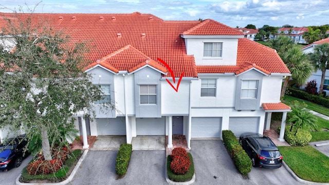 view of front facade featuring a garage