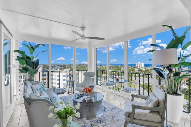 sunroom with ceiling fan