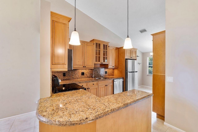 kitchen with hanging light fixtures, stainless steel appliances, decorative backsplash, vaulted ceiling, and kitchen peninsula