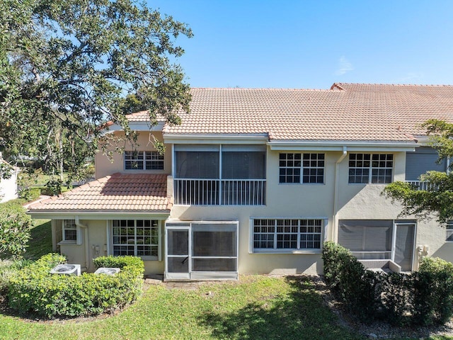 rear view of house featuring a lawn