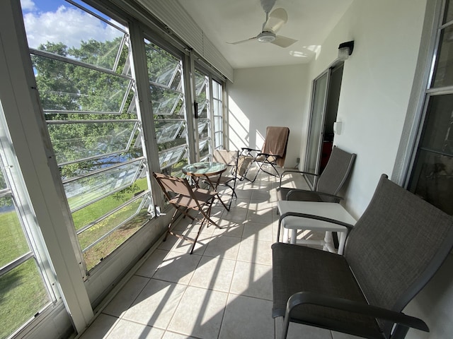 sunroom featuring ceiling fan