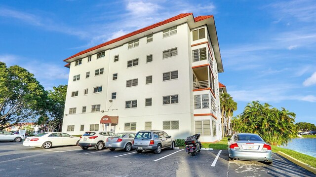 4750 NW 22nd Ct Unit 118, Lauderhill, FL 33313 - view of front facade with mansard roof, stucco siding, and a front yard