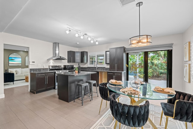 dining space featuring sink and light tile patterned floors