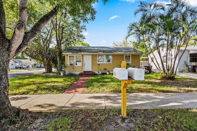 view of front of house with a front lawn