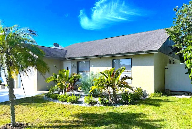 view of front of property with a front lawn