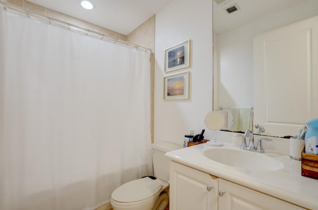 bathroom featuring a shower with curtain, vanity, and toilet