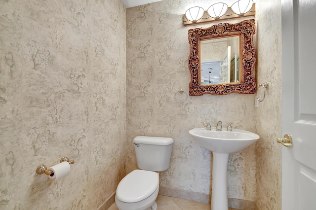 spare room featuring light tile patterned flooring, ceiling fan, ornamental molding, and vaulted ceiling