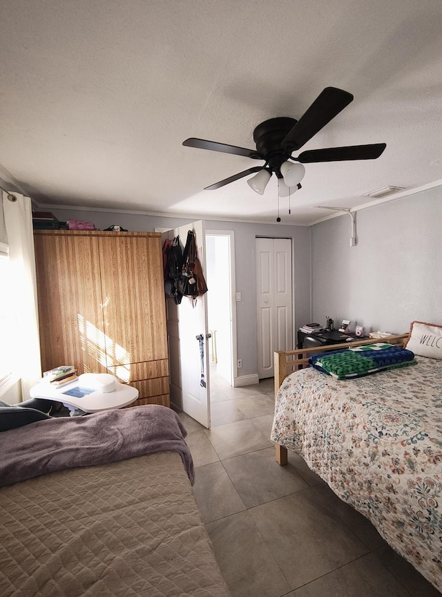 bedroom with ceiling fan and a textured ceiling