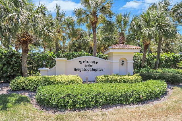 view of community / neighborhood sign