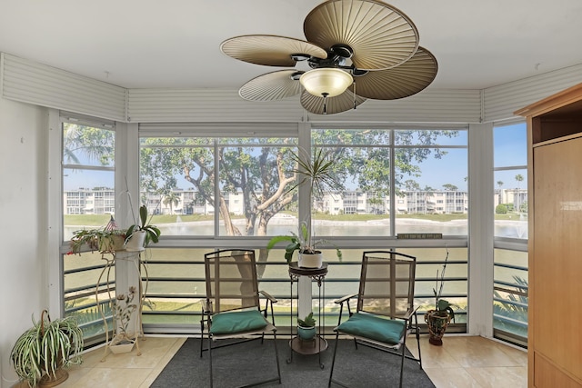 sunroom / solarium featuring ceiling fan