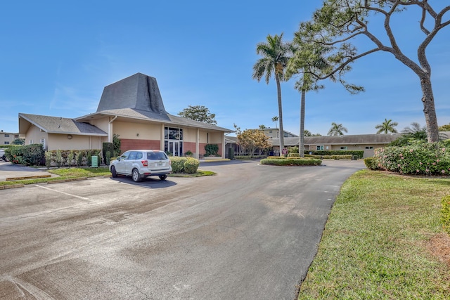 view of front of property with a front lawn