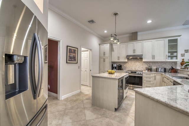 kitchen with visible vents, a sink, tasteful backsplash, stainless steel appliances, and light stone countertops