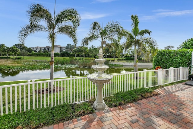 view of yard featuring a water view