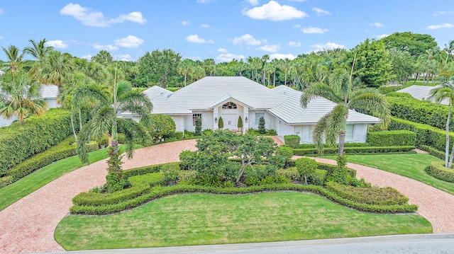 single story home featuring a front lawn