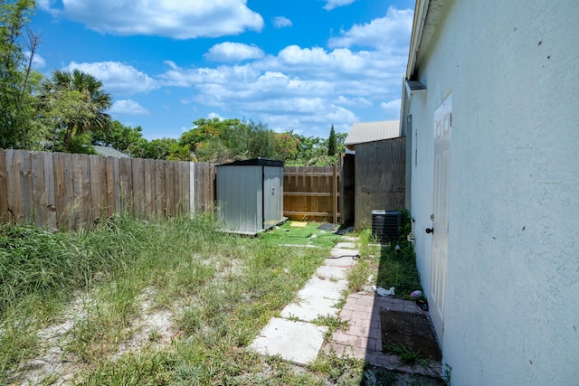 view of yard with a shed and cooling unit