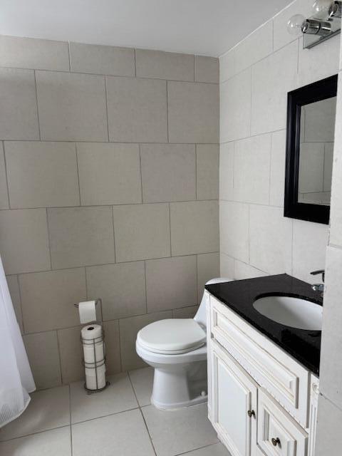 full bath with a tile shower