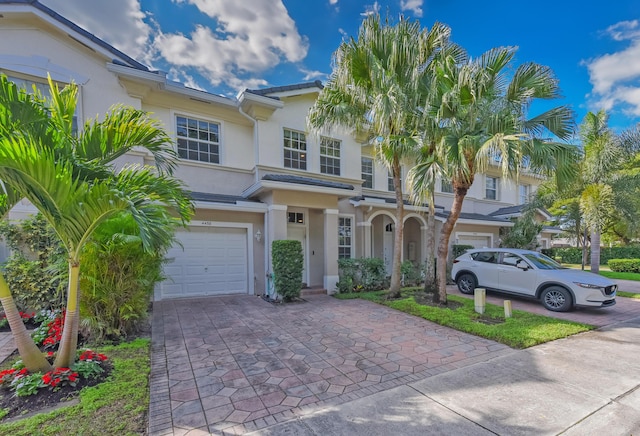 view of front facade with a garage