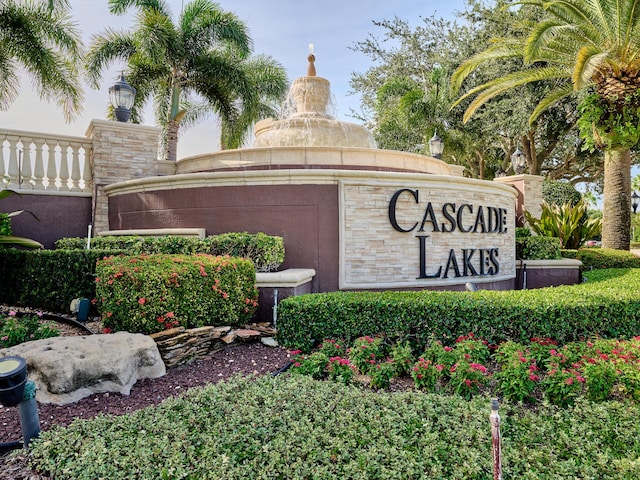 view of community / neighborhood sign